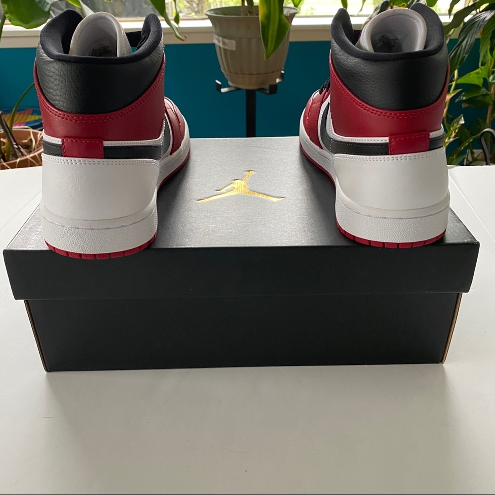 Jordan 1 Mid Chicago (2020) Brand New Mens 10 B&R - Picture 8 of 14
